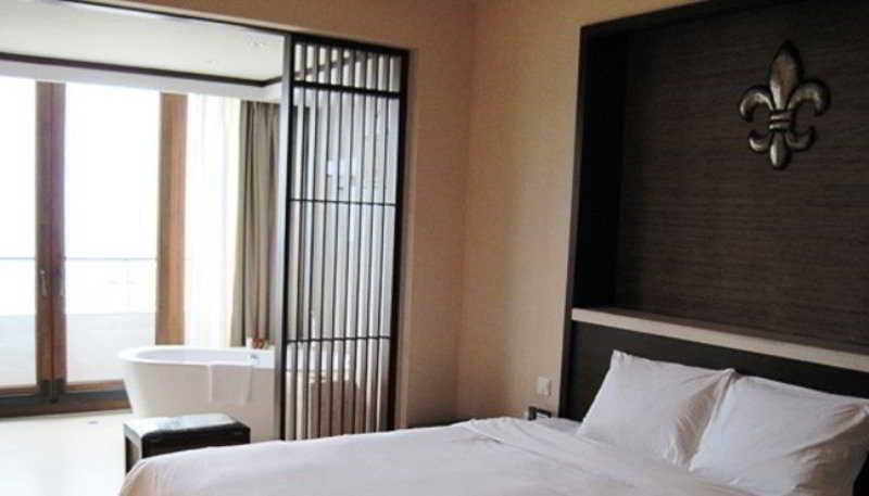 Serenity Coast All Suite Resort Саня Екстериор снимка